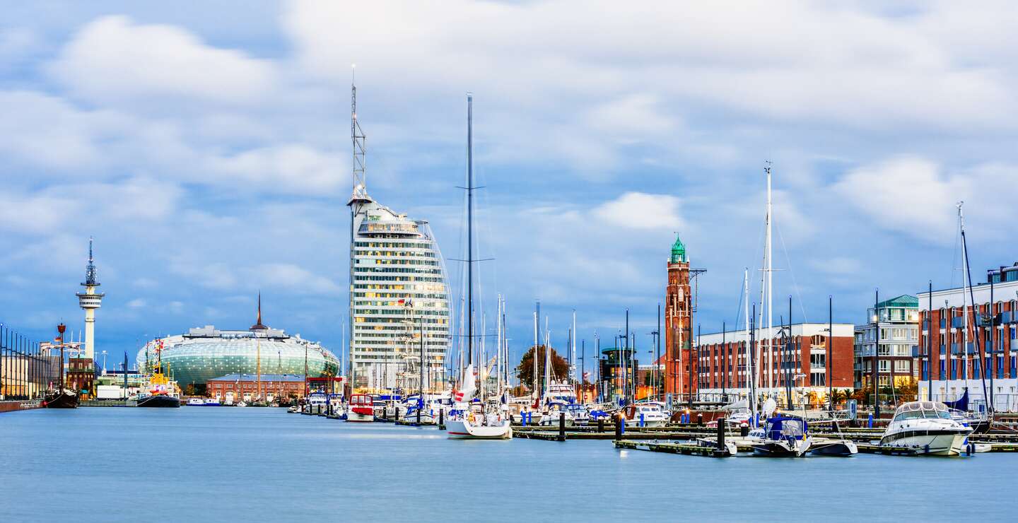Panoramablick über das neu erschlossene Hafengebiet in Bremerhafen | © Gettyimages.com/Juergen Sack