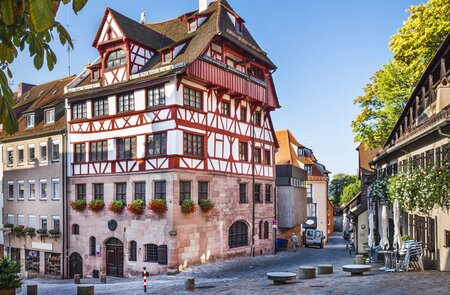 Alte Straße von Nürnberg mit dem Albrecht Dürer Haus | © Gettyimages.com/SeanPavonePhoto
