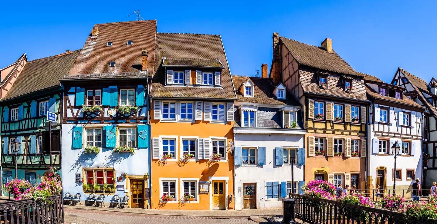 Berühmte Altstadt mit historischen Fachwerkfassaden in Colmar | © Gettyimages.com/FooTToo