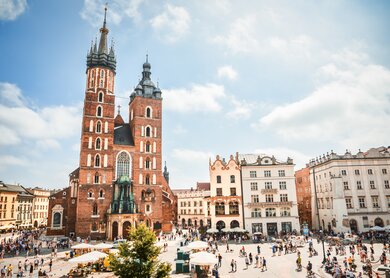 Altstadt in Krakau mit der Marienkirche in Polen | © Gettyimages.com/	Antagain