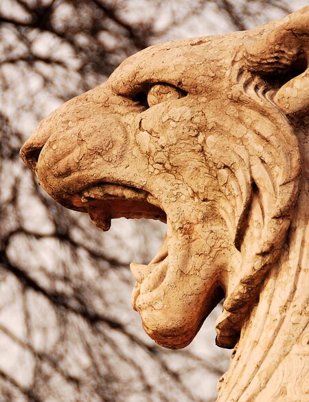 Bild dieser Tigerwächterstatue, aufgenommen am Monument Brunswick-Standort in Genf am Square des Alpes | © Gettyimages.com/sivarock
